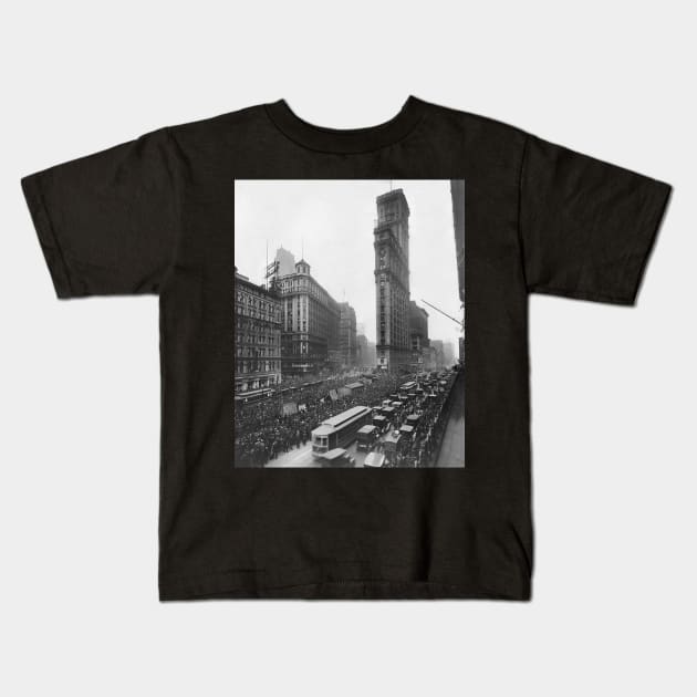 Vintage Times Square NYC Photograph (1911) Kids T-Shirt by Bravuramedia